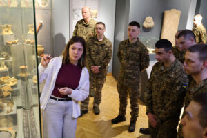 Курсанти КІ НГУ відкривають сторінки історії в  Національному музеї історії України