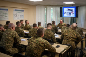 Курсанти Київського інституту НГУ вдосконалюють навички роботи із засобами радіозв’язку